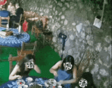 起火房间内存放着几十个卡式